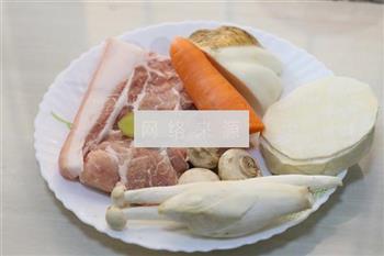 香菇猪肉锅贴的做法步骤1