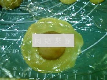 广式莲蓉蛋黄月饼的做法图解12