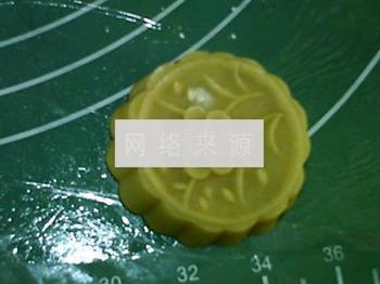 广式莲蓉蛋黄月饼的做法步骤16