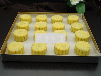 广式柠檬伍仁月饼的做法步骤12