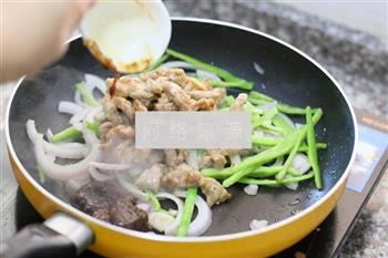 黑椒牛肉炒洋葱的做法步骤9