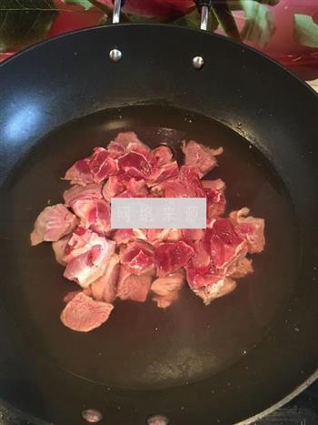 西红柿牛肉汤的做法图解1