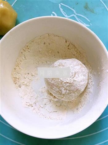 豆沙蛋黄月饼的做法步骤10
