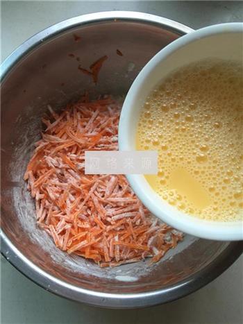 胡萝卜早餐饼的做法步骤2