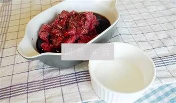 杏鲍菇黑椒牛肉粒的做法步骤2