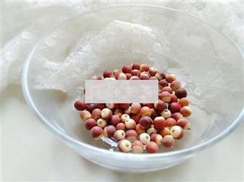 薏米芡实山药粥的做法图解2
