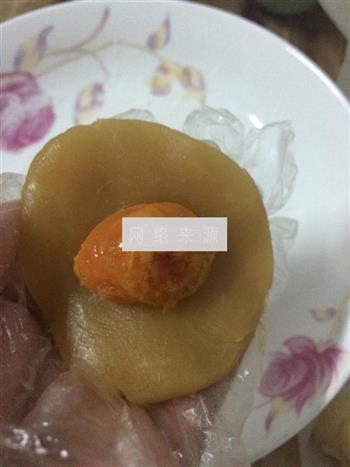 广式莲蓉蛋黄月饼的做法步骤6