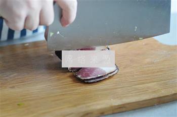 芹菜炒腊肉的做法步骤2