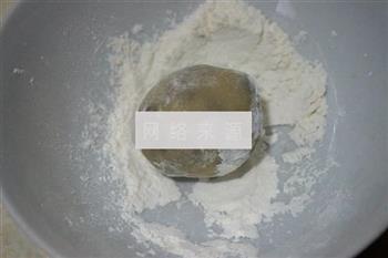 广式红豆沙蛋黄月饼的做法步骤15