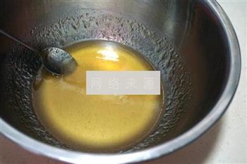 广式红豆沙蛋黄月饼的做法步骤2