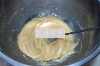 广式红豆沙蛋黄月饼的做法步骤4