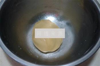 广式红豆沙蛋黄月饼的做法步骤6