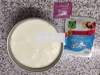 自制水果酸奶的做法步骤2