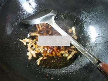 肉丝酸菜炒秀珍菇的做法图解5
