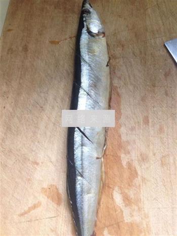 煎秋刀鱼的做法步骤1