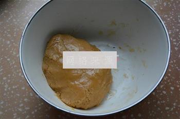 广式蛋黄月饼的做法步骤4