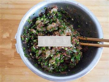 猪肉三鲜锅贴的做法步骤9