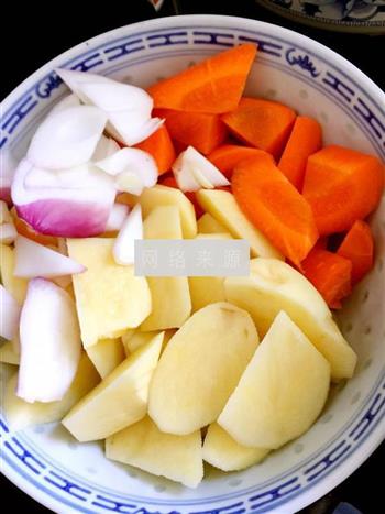 咖喱土豆胡萝卜鸡块的做法图解2