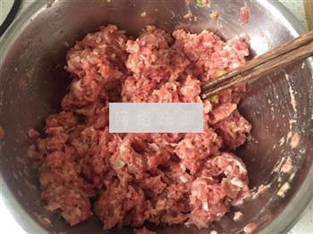 牛肉丸子萝卜汤的做法步骤2