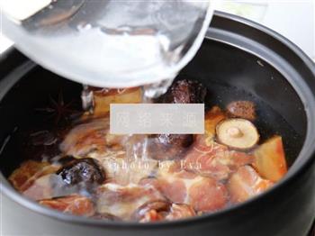 香菇胡萝卜土豆炖排骨的做法步骤5