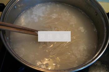肉丝包菜炒米粉的做法步骤3
