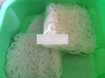 肉丝榨菜米线的做法图解4