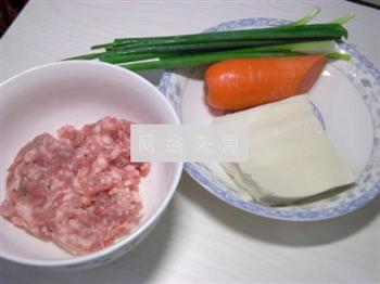 胡萝卜鲜肉小馄饨的做法步骤1