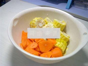 脊骨胡萝卜香菇玉米汤的做法图解3