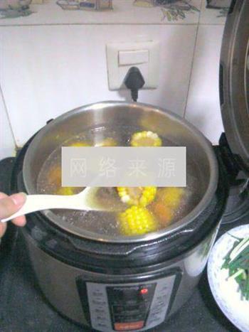 脊骨胡萝卜香菇玉米汤的做法图解7