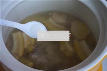 玉米排骨汤的做法图解7