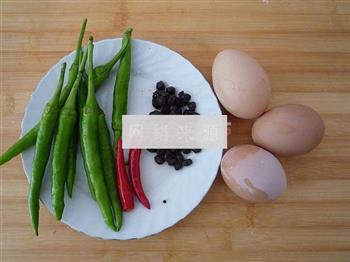 杭椒荷包蛋的做法步骤1