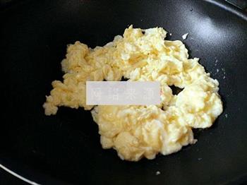 番茄蛋炒饭+糖黄煎蛋的做法图解2