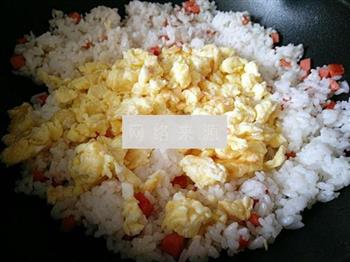 番茄蛋炒饭+糖黄煎蛋的做法步骤6