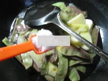 扁豆煮土豆的做法步骤8