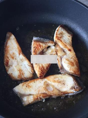 香煎鳕鱼的做法步骤4
