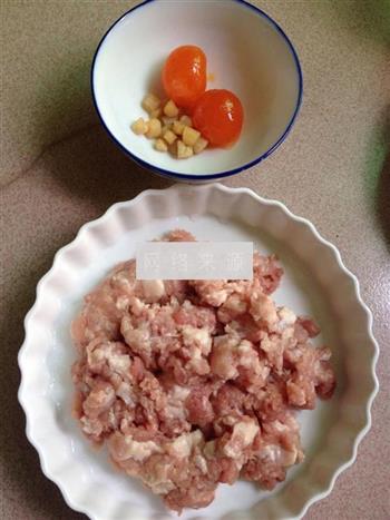 咸鱼蛋黄蒸肉饼的做法步骤1