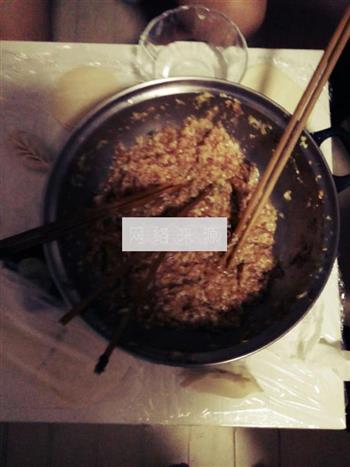 白菜猪肉饺子的做法步骤2