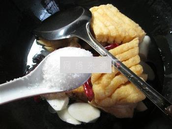 黑木耳茭白煮兰花豆腐干的做法图解6