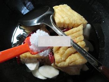 黑木耳茭白煮兰花豆腐干的做法步骤7
