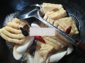 黑木耳茭白煮兰花豆腐干的做法步骤8