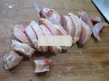 扁豆煮腊鸡腿的做法步骤2