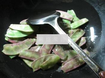 扁豆煮兰花豆腐干的做法步骤3