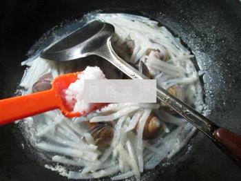 萝卜圆蛤汤的做法步骤6