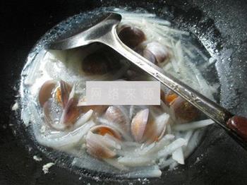 萝卜圆蛤汤的做法步骤8