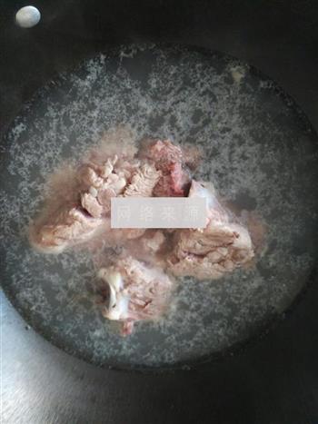 土茯苓猪骨汤的做法图解3