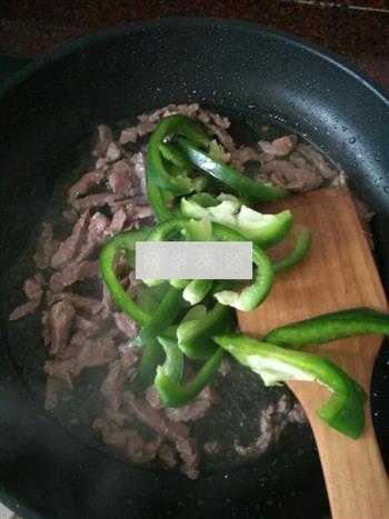 黑椒牛肉炒意大利面的做法步骤3