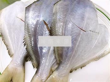 红烧鲳鱼的做法图解1