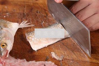 潮州酸菜煮梭鱼的做法图解2