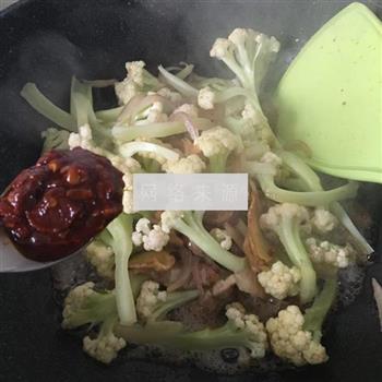 干锅有机花菜炒肉片的做法图解8