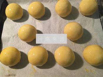 莲蓉蛋黄酥的做法步骤16